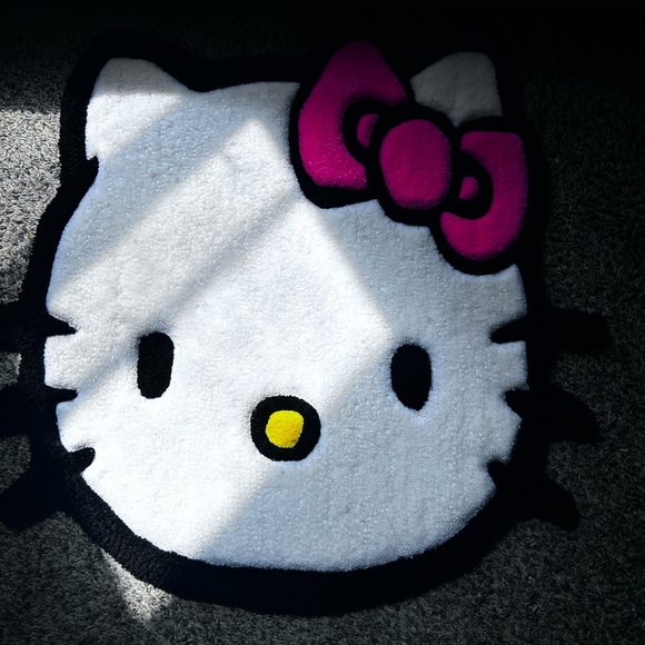 Hello Kitty Rug - Picture 3 of 3